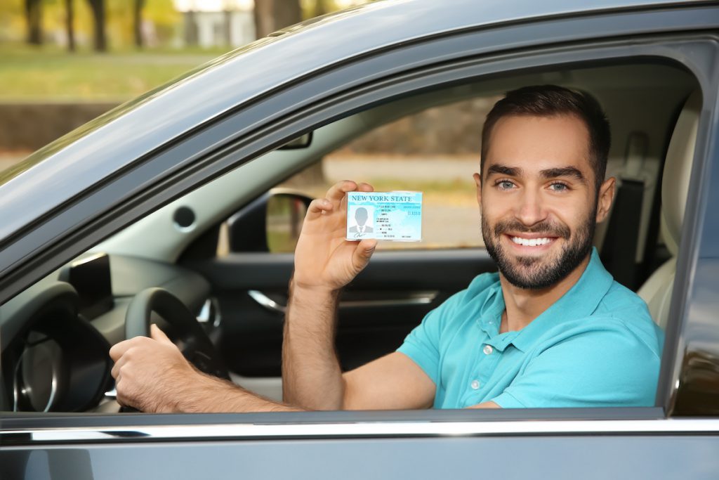 Cómo hacer la Obtención o renovación de licencia de conducir en Estados Unidos